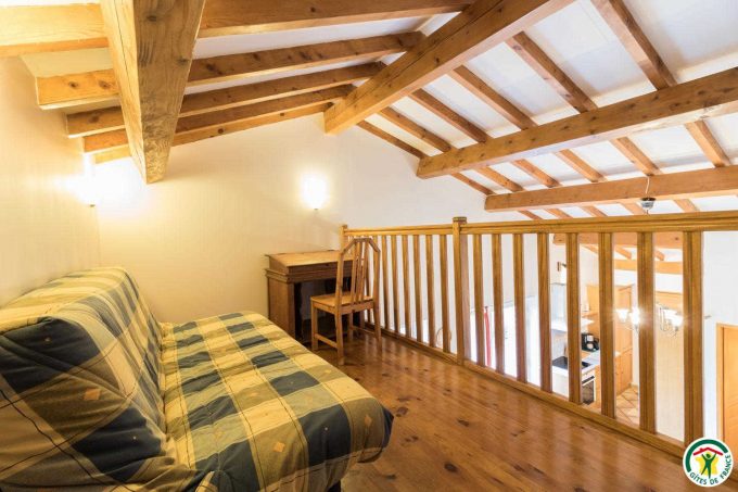 31G100732-ca5fd6304ea048939e6b175437d88aa7