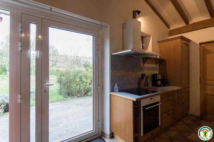 31G100732-d839e46f515a4de7a8be32af60ae5cf5