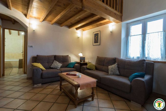 31G100732-f3f4b73300f24271a681715e8457a345