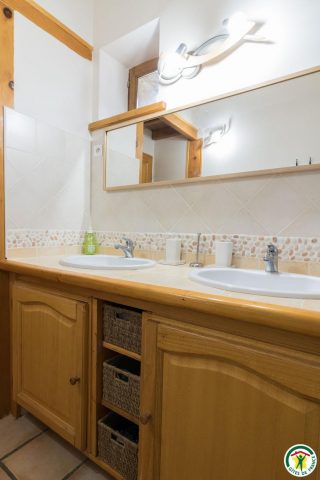 31G100732-ff60a887451a427da8194f6e22fe3681