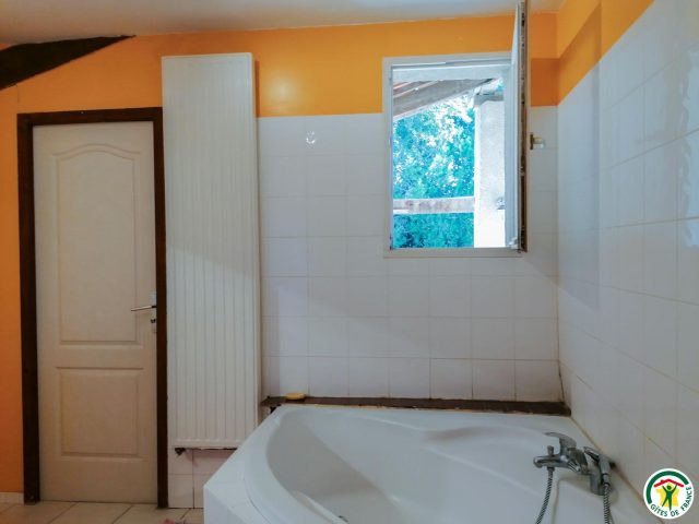 31G100764-0c72ee3a86d14b5487052719826ac37a