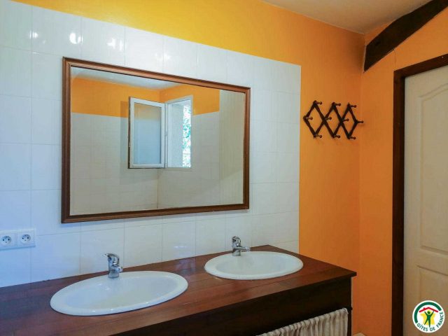 31G100764-5e10b2281e2c420da83fd449c4884a58