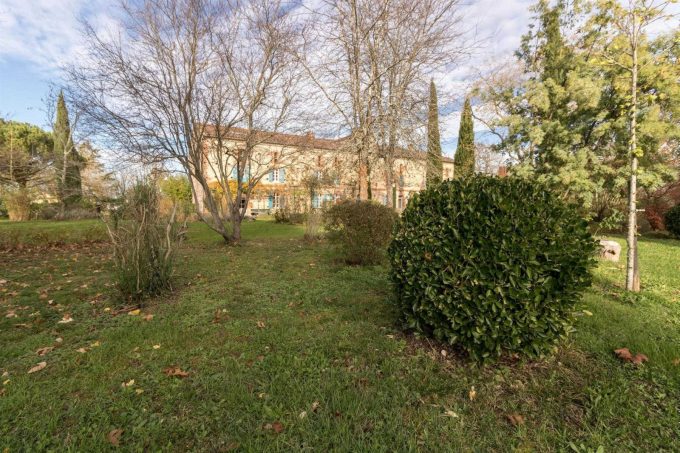 31G100766-63388caa71a8455c8defc46c80efbf4f