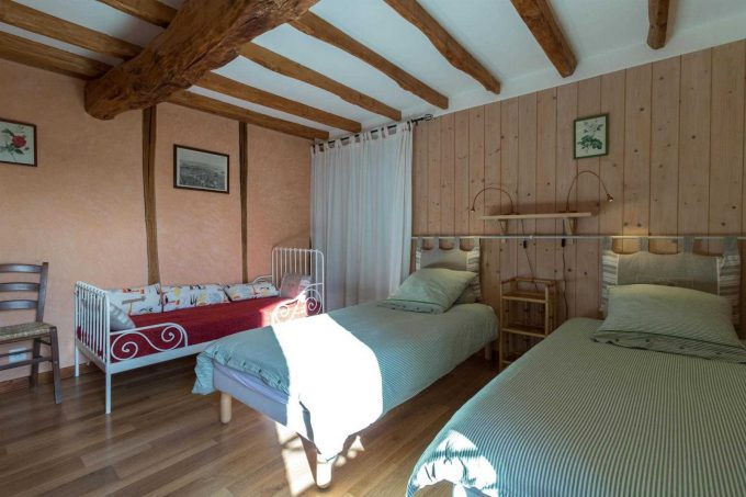 31G100766-8cf244afde7a4568a7ae1273de80f2f3