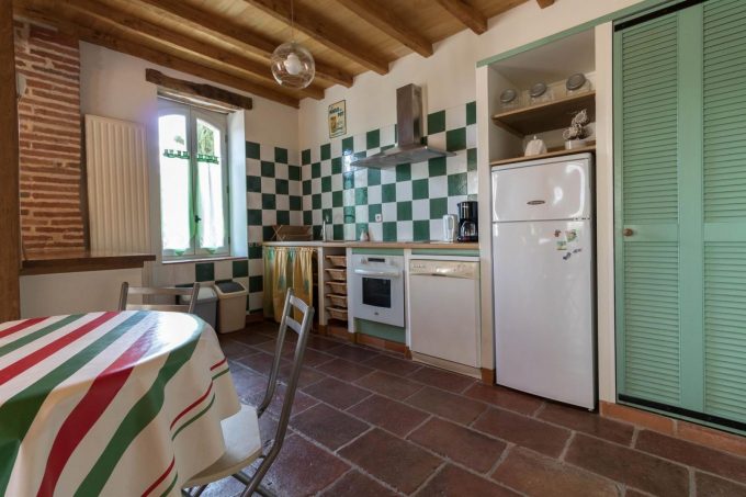 31G100766-cbcc346f24fe45458202509de2d690bd