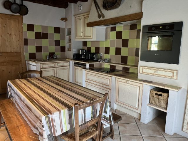 31G100772-17ce633b56a84ae98e5684c181728925