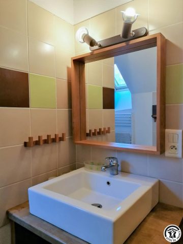 31G100772-507b605eac2a4e7794a86556239a9403