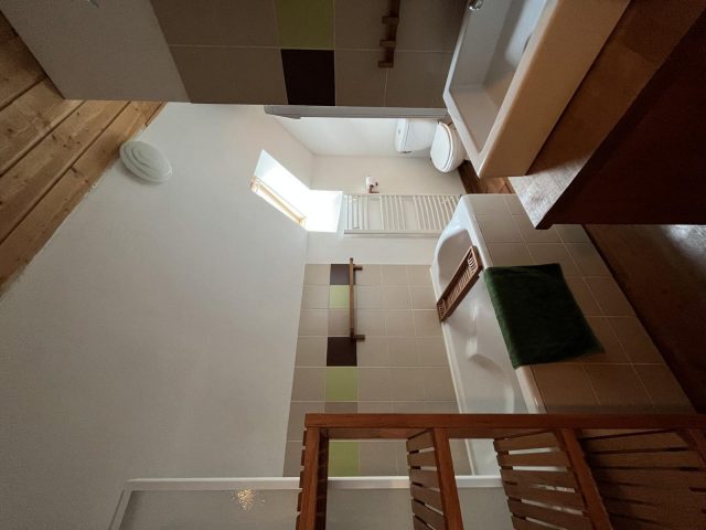 31G100772-6e572c6b043a42e791a831cec9ac43c6