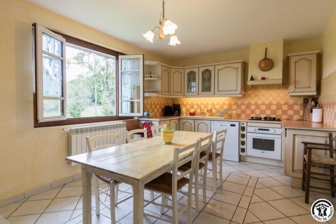 31G100773-00ab3213f5b240e3a5fbcdc09e2fb7ea