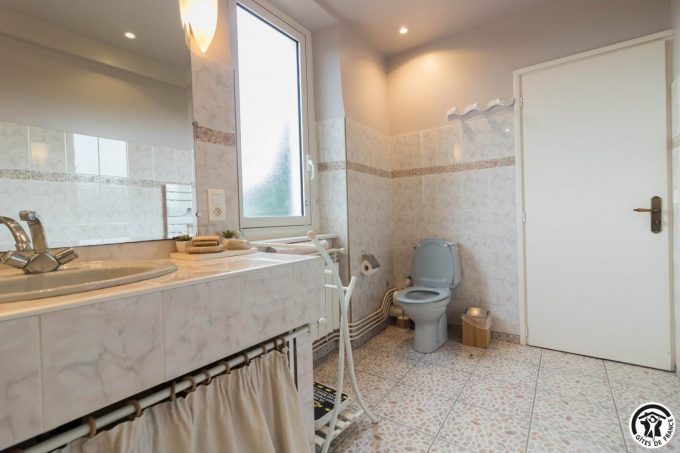 31G100773-08f2b082575047e280e134345b45b3cc