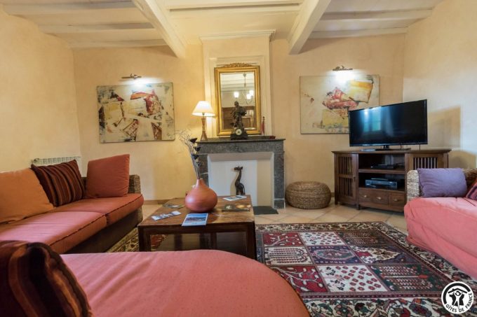 31G100773-1b8f82356e8844698dc229ece74c92af