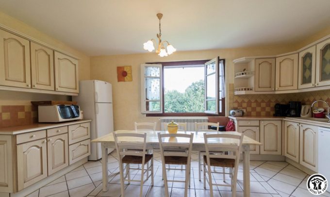 31G100773-3397ed69401c40c0a78e5671abcbac67