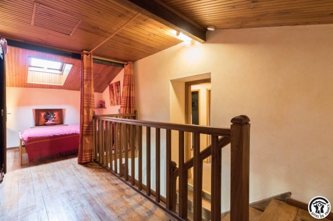 31G100773-52d9e7cec6694274918339143f333197