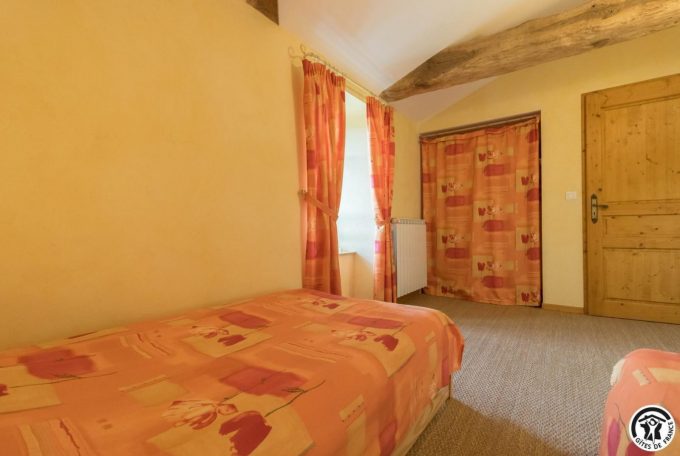 31G100773-72ae7dee0820499fba9e86e6f14e3e2c