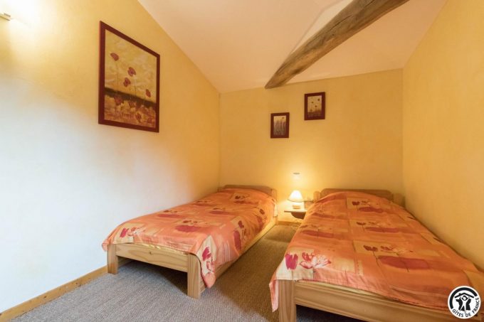 31G100773-92b3b0b6f18f45258922a99471e6120f