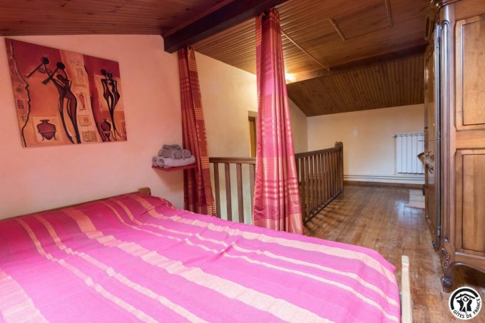 31G100773-9489bced5ecf40aeb6945c768dab0b49