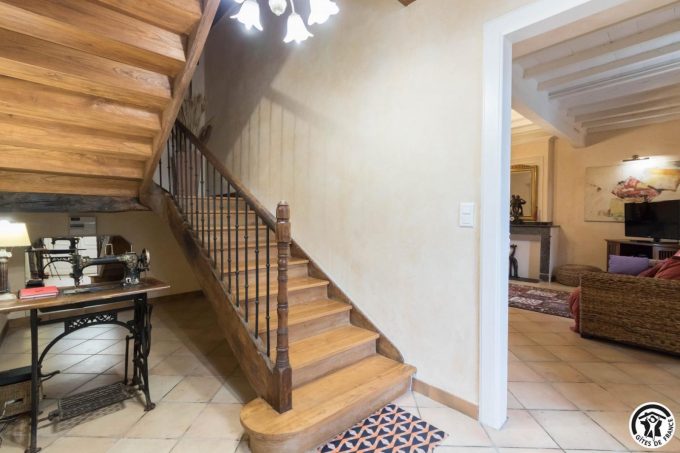 31G100773-a529d374a5e44ba499aff659ad63a213