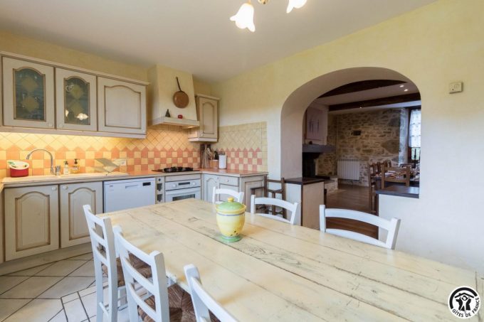 31G100773-a95ebc24ac33460e8f2f93e569ec19c0