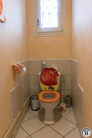 31G100773-bbef94eb5d6b445e9189602335a5a929