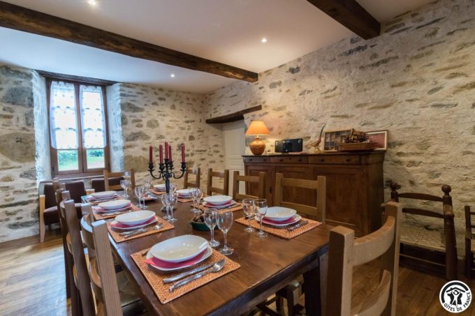 31G100773-bda442d7a7874d92aee2df01fec5b653