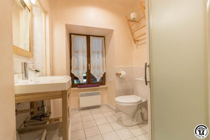 31G100773-d28108355ce34daa851ee9fcd72b7a2f