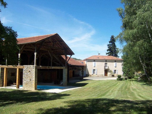 31G100773-dc90697a2ecd4bf0a1202a61db177b8c