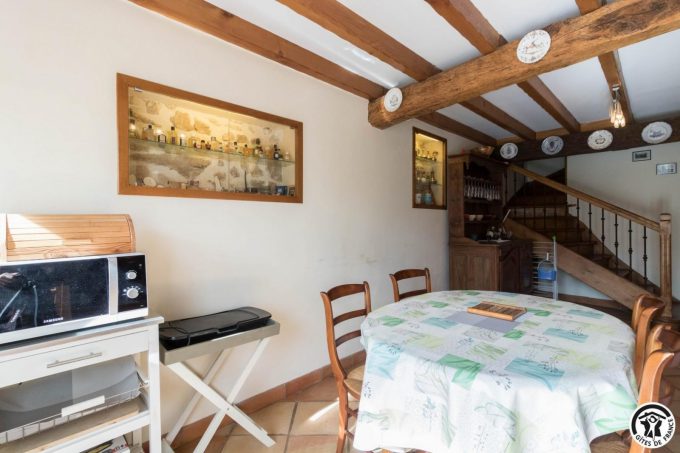 31G100853-630e1f5a68d749aea2689218fd8b48db