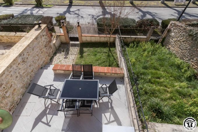 31G100853-64c6b213dd594be291245fbd4dd65c49