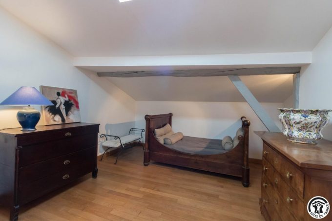 31G100853-881e8a33f7af4868bc87d1adbe65f295