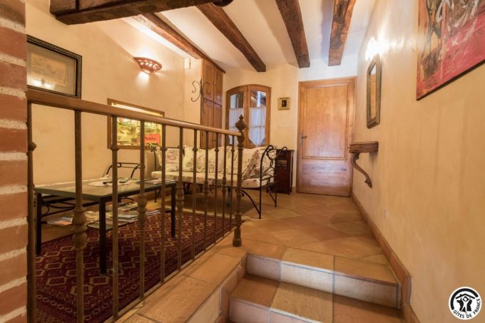 31G100853-8c9d74ccf34e4a90ac5e481b0f4a4932