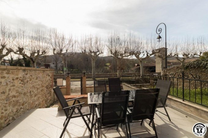 31G100853-90281b394e8f410695e794b9594b2265