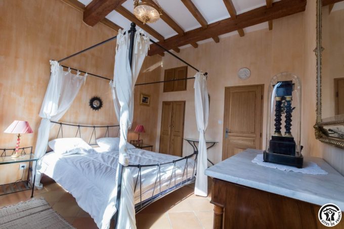 31G100853-a2318bbfcba64511bb265120abada249