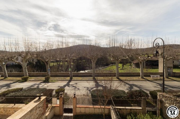 31G100853-c6659bc678d04553bea303da4951a15a