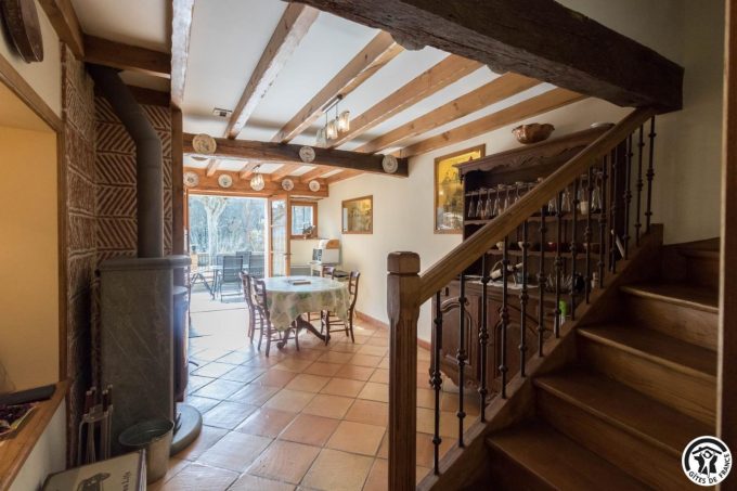 31G100853-d46dafbe5d594d3086d34ea8e87a8923