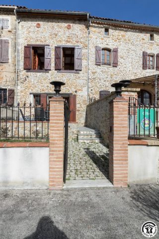 31G100853-e6ea27f9c8824c48b07c37a2cfa1d9d3