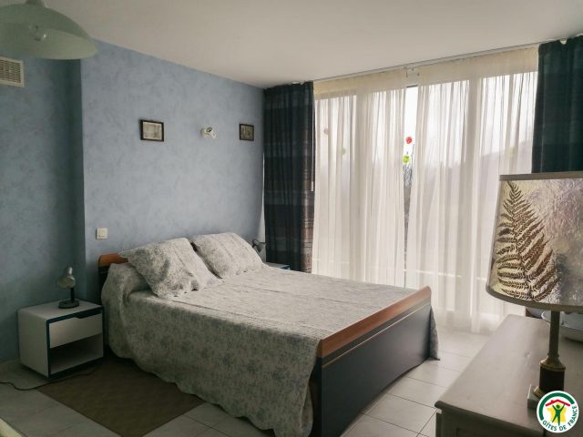 31G100886-2777aa4ce2204b029f1f82ca5df6f47b