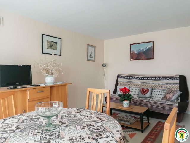 31G100886-c6fe848eca5c495990139a6802c4f32e