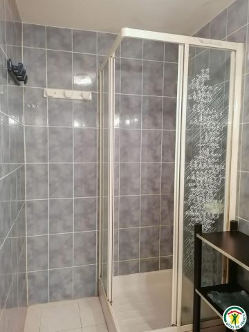 31G100886-d43a11c5e9d8417a9e0e8a25fc80998c