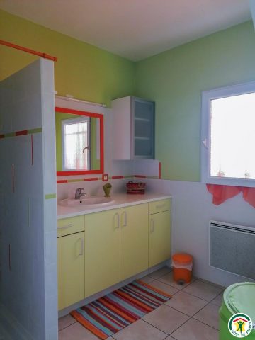 31G100895-3327ba78bfe2470997fb2012884d5f6e