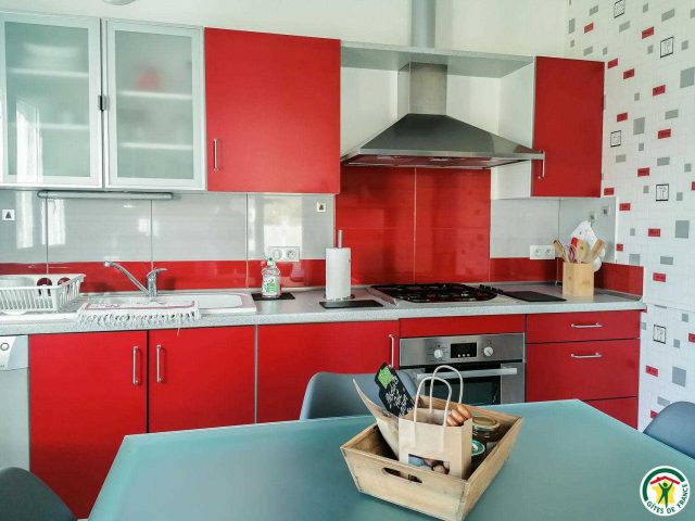 31G100895-586781b800db48f58d95733b1ce5e219