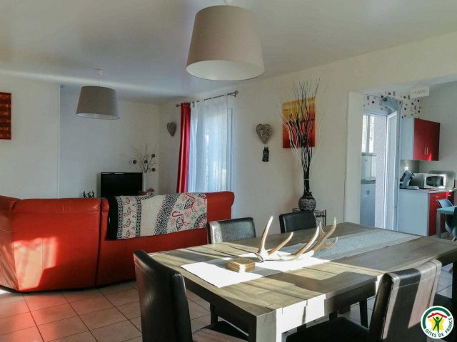 31G100895-691d026227084241a9b7ce553f52ee10