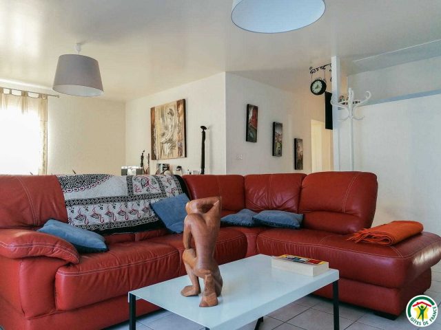 31G100895-6f13be3a2a3d4110b47dbcb409af79ac