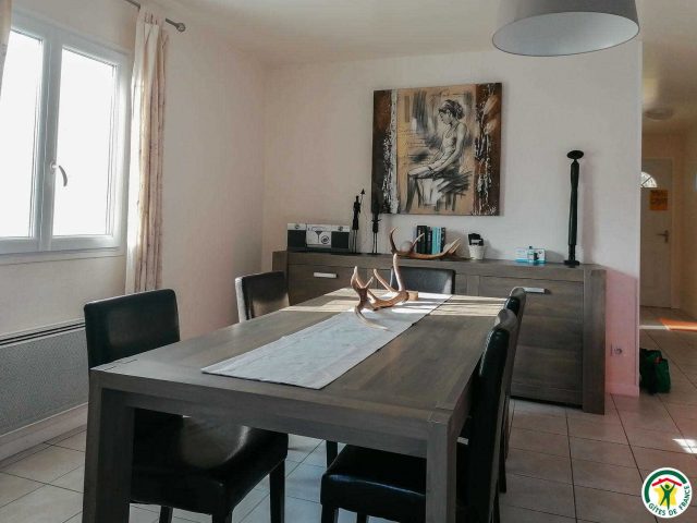 31G100895-7672f17a8e6446d1ae555dc19d0369b3