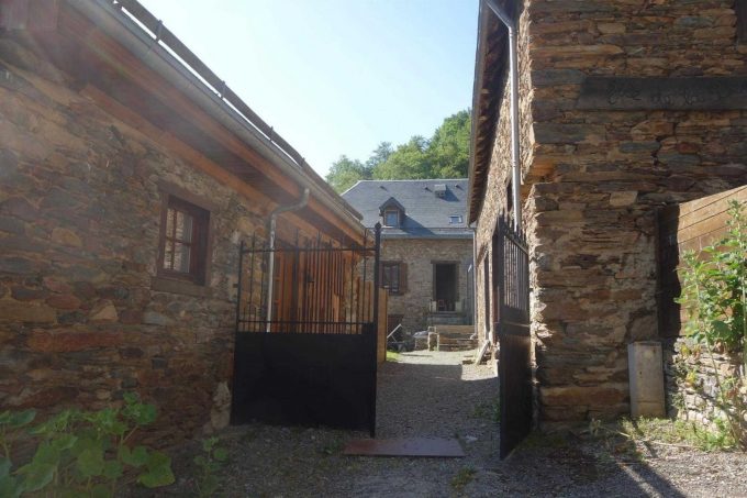 31G100906-521b48ff41104f2da9cca857ae2fc3e4