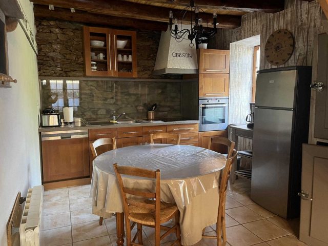 31G100906-88e77761312d452fb512921580617a03