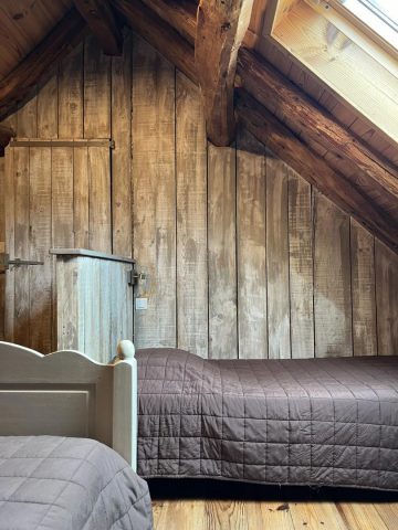 31G100906-d043bf990d13467a9507516c9369aaa9