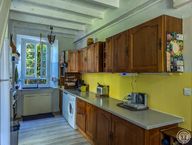 31G100934-32293bc7de8043cea12cee1be81c63cf