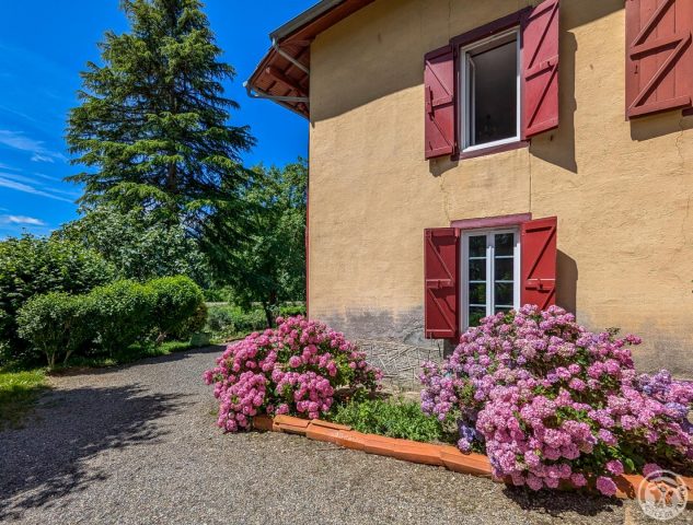 31G100934-33eaeec20b80422aaa7dc8b026ed5692