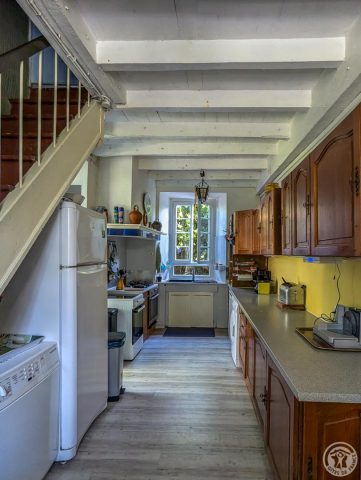 31G100934-354012c1b8784a91a2abfb285f14f699