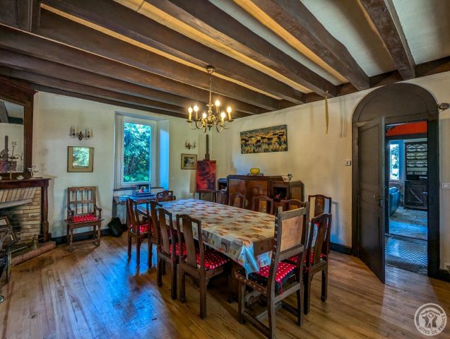 31G100934-3a74c27949894bc2a64d3e0024a926e6